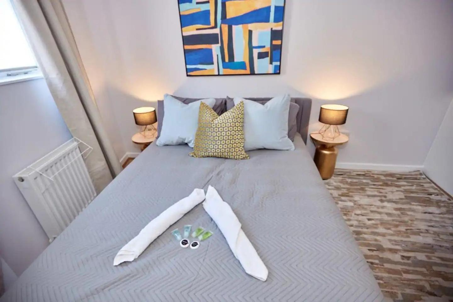 Apartment Ensuite Stylish - 3 Min To Trains - Pass The Keys London