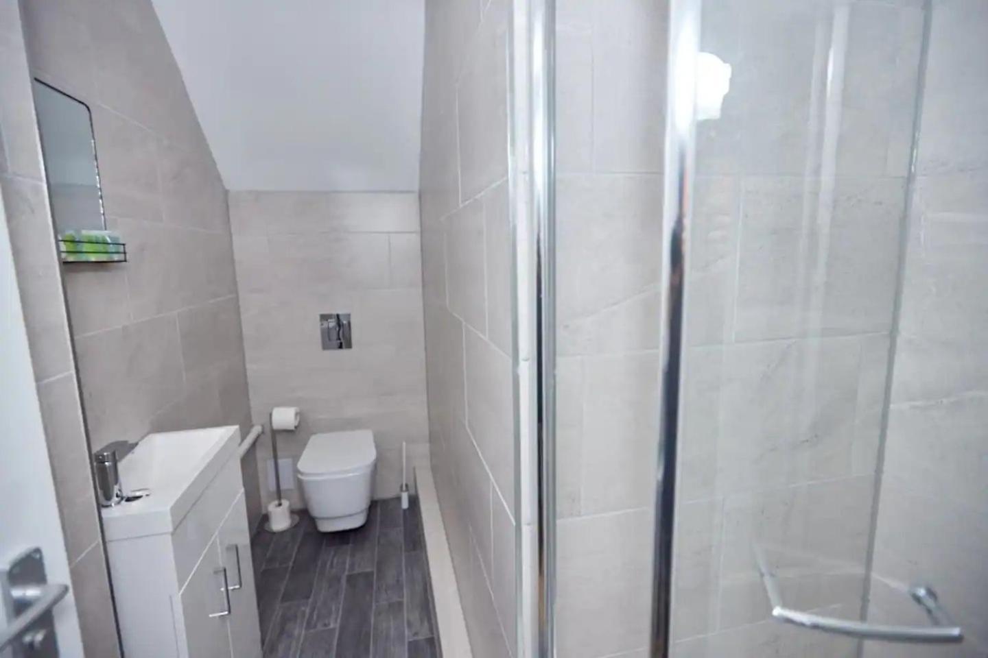 Ensuite Stylish - 3 Min To Trains - Pass The Keys Apartment *