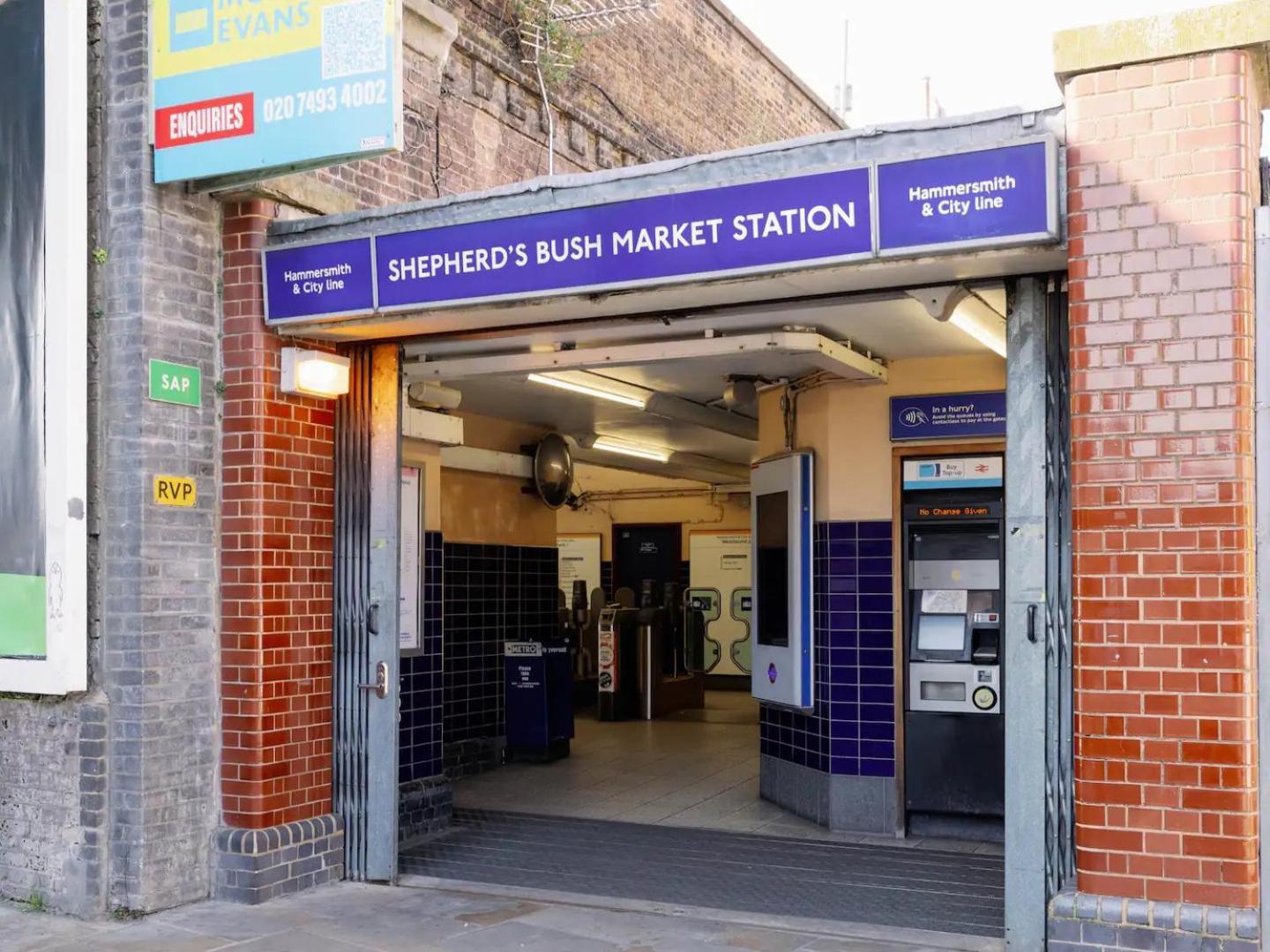 Ensuite Stylish - 3 Min To Trains - Pass The Keys London