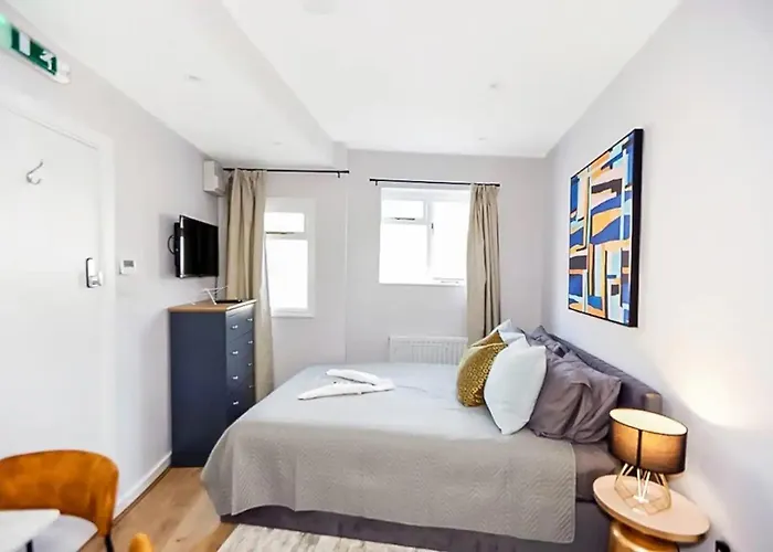 Ensuite Stylish Studio - 3 Min To Trains - Pass The Keys