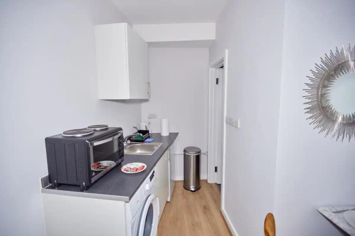 Ensuite Stylish - 3 Min To Trains - Pass The Keys * Londra