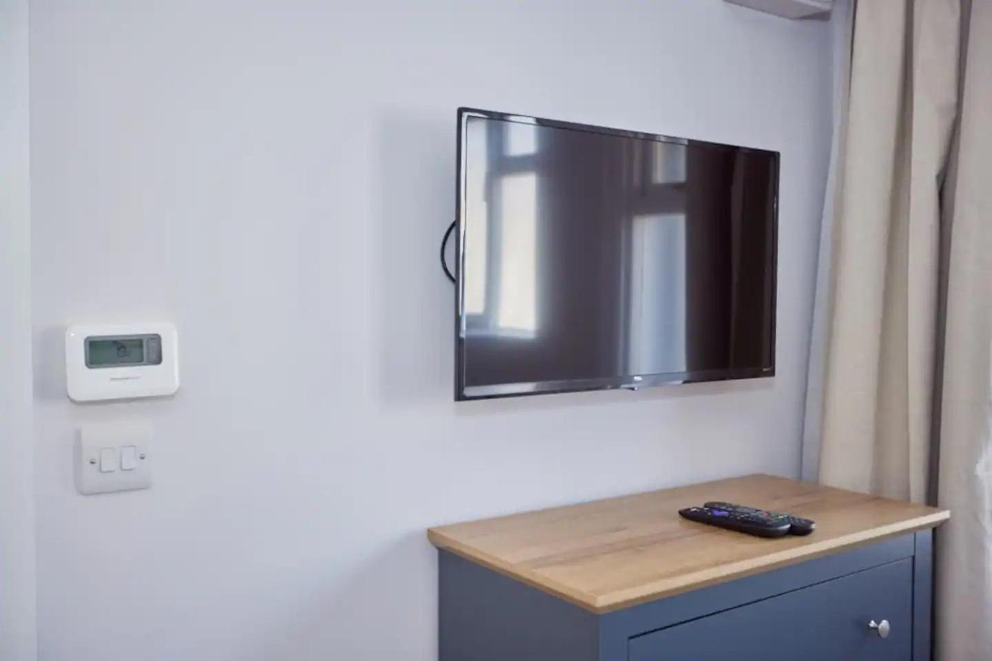 Ensuite Stylish - 3 Min To Trains - Pass The Keys * Londra