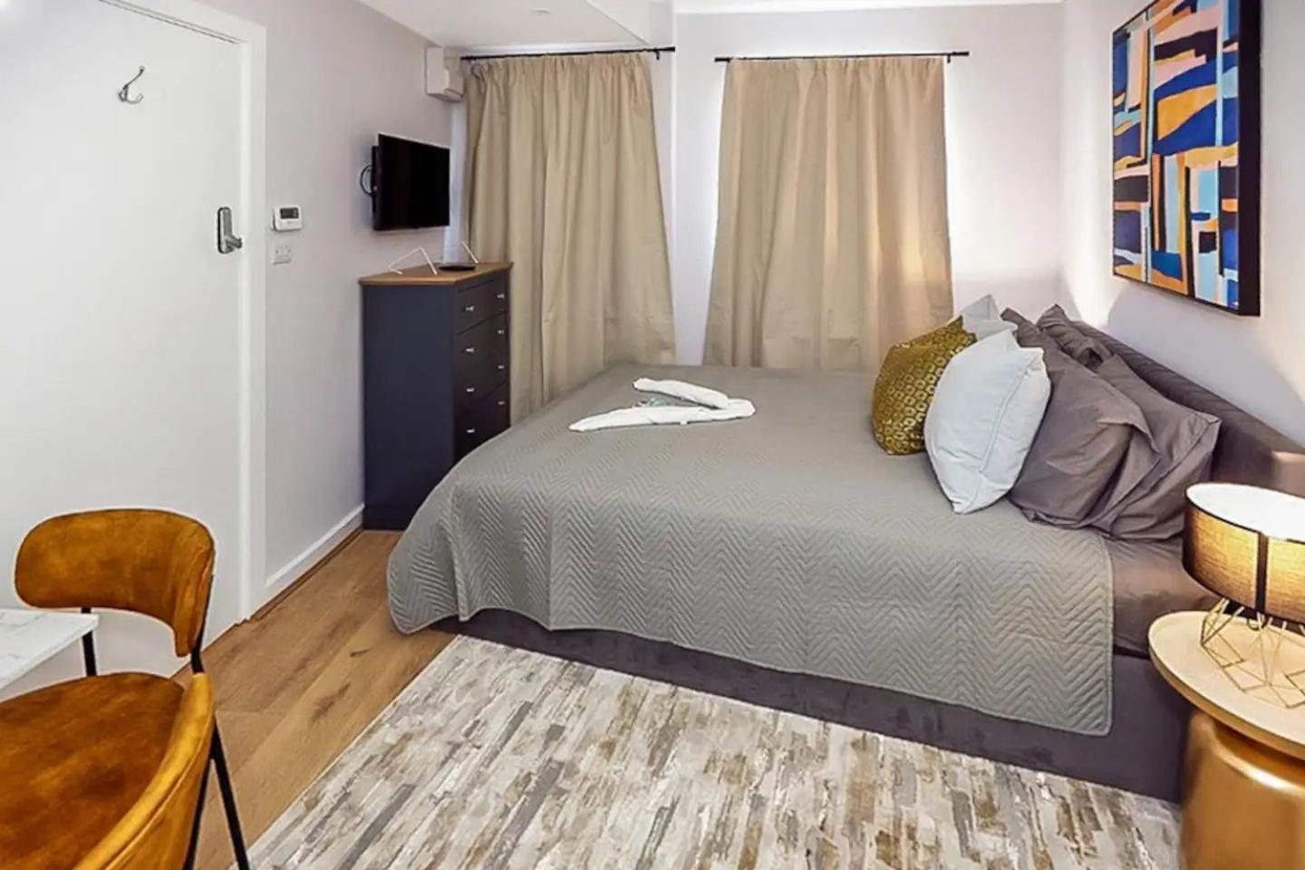Ensuite Stylish - 3 Min To Trains - Pass The Keys Appartamento