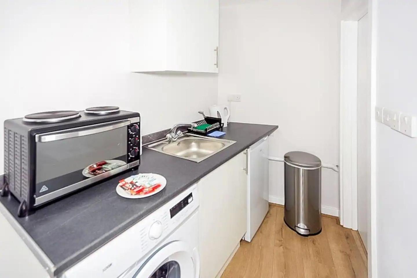 Ensuite Stylish - 3 Min To Trains - Pass The Keys Londra