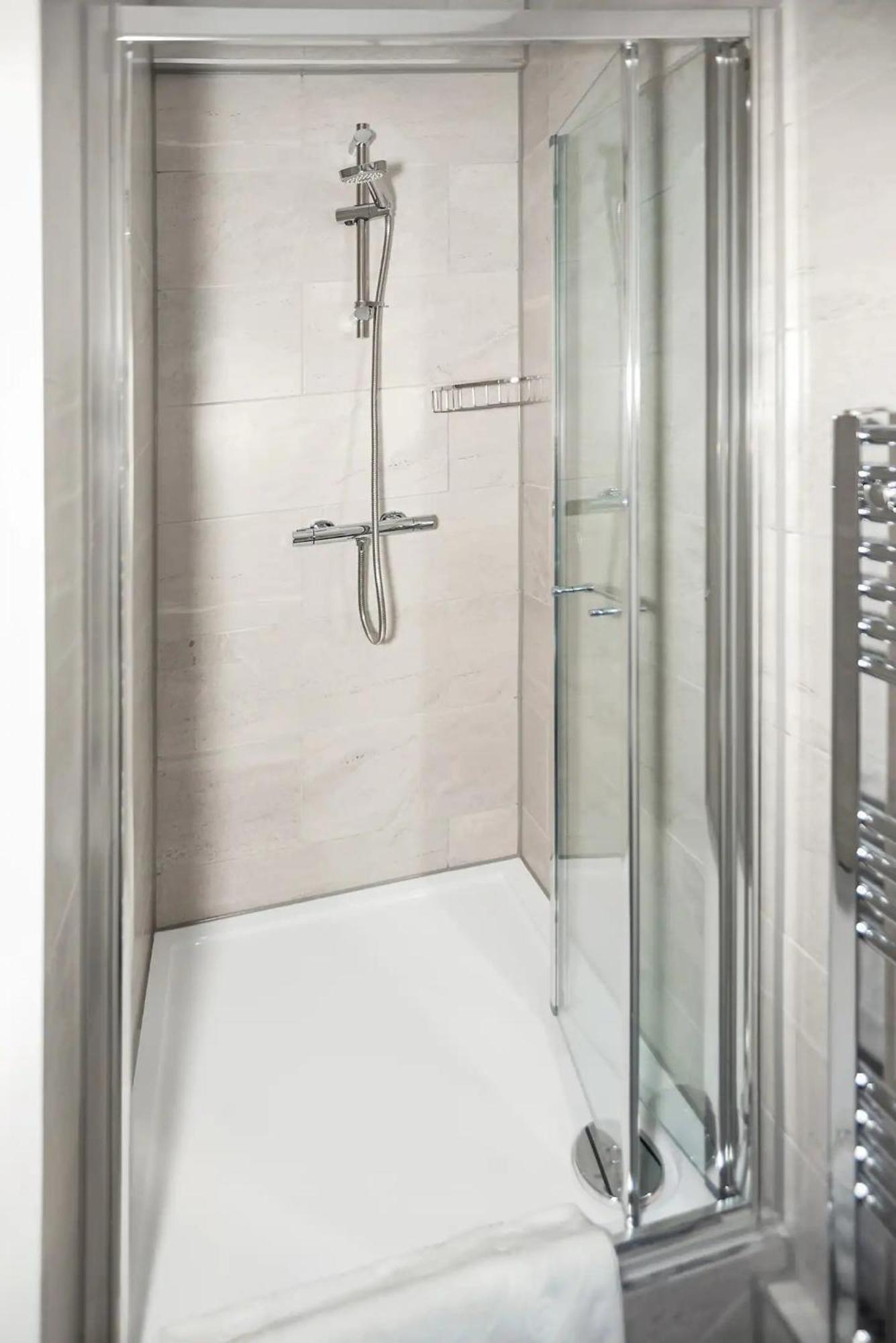 Ensuite Stylish - 3 Min To Trains - Pass The Keys *